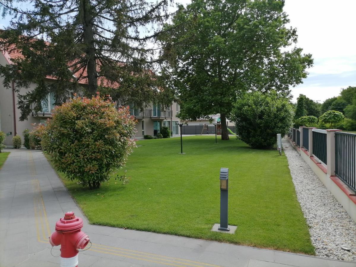 Kapitany Apartman Lägenhet Siófok Exteriör bild