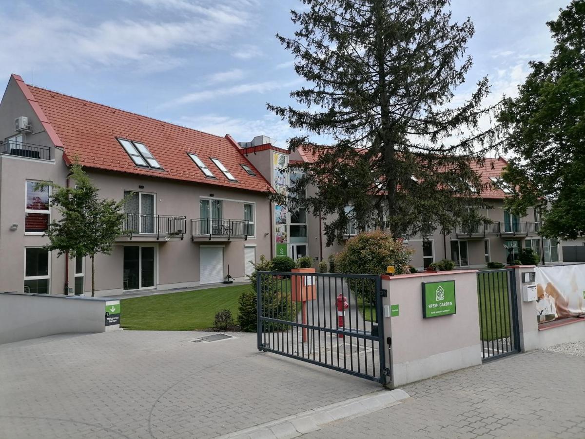 Kapitany Apartman Lägenhet Siófok Exteriör bild